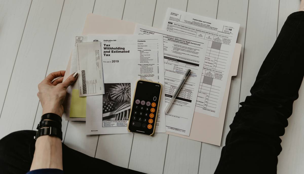 Comparison table: Amex Platinum vs. Citi Prestige vs. Chase Sapphire Reserve return protection terms including days covered, max reimbursement, and exclusions