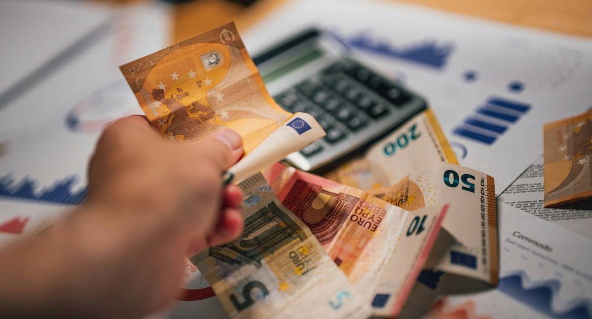Credit card refund payout process flowchart showing steps from purchase to reimbursement