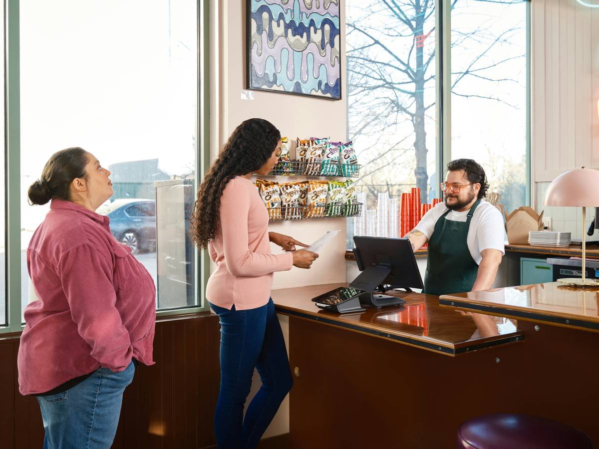 Credit card return policy documentation checklist including receipt, packaging, and claim form