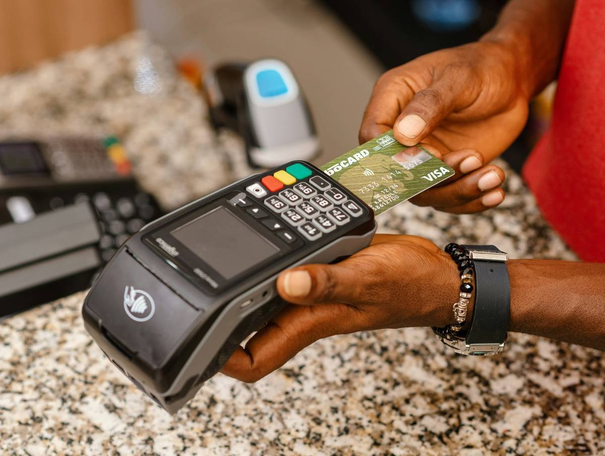 Comparison of return time credit card policies across major issuers