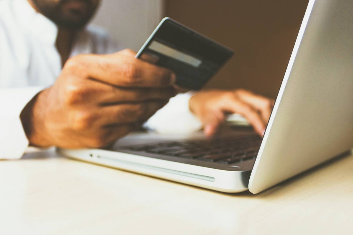Timeline showing return time credit card claim process with key deadlines